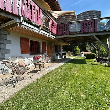 Le Village Au Cœur De La Nature